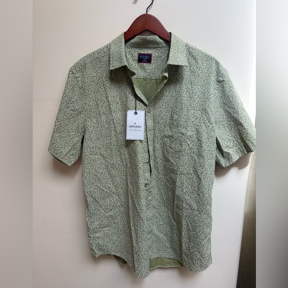 Uniqlo Other - NWT Untuckit Green Casual Button Down Shirt